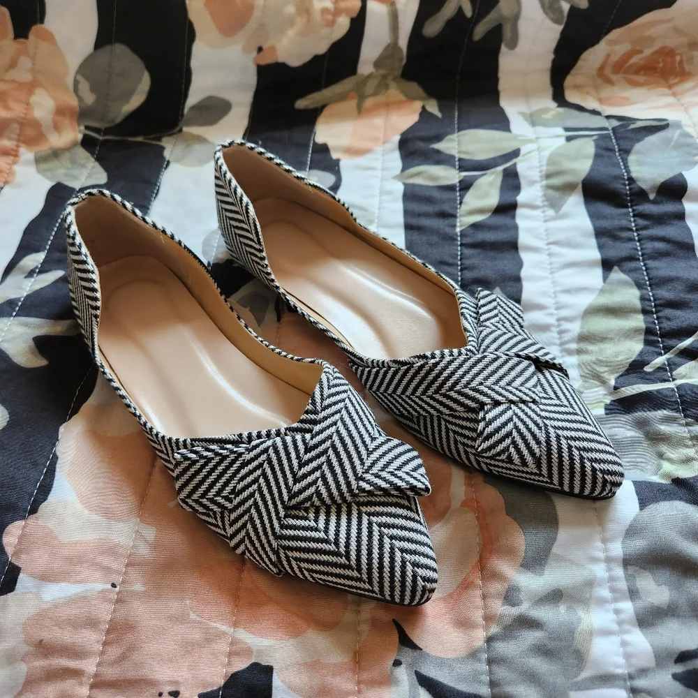 Black and cream Chevron flats (Size 7.5) - Picture 1 of 5